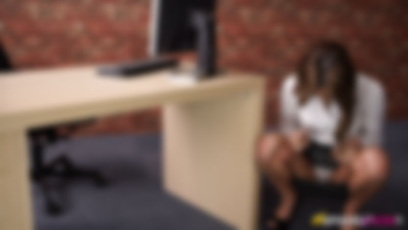 Natalia Forrest "Wank At Work"