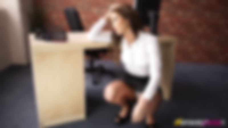 Natalia Forrest "Wank At Work"