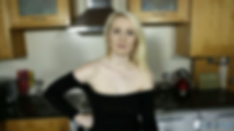 Becky B "Downblouse Party"