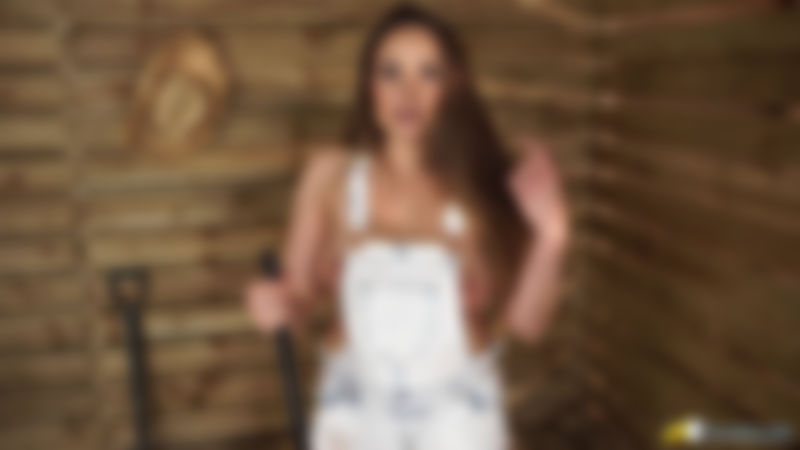 Sophia Delane "Sexy Sideboob"