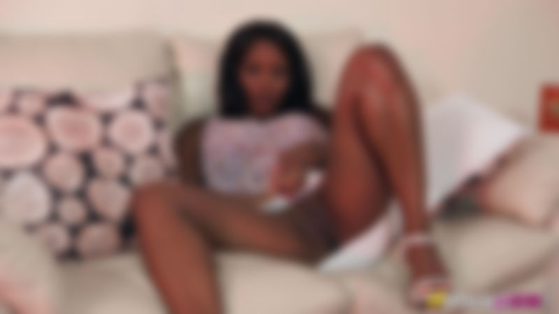 Kiki Minaj "Public Flashing"