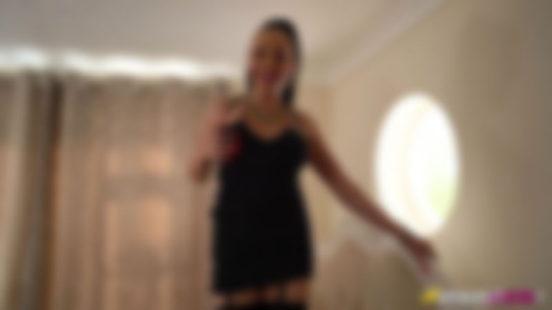 Upskirt Flirt