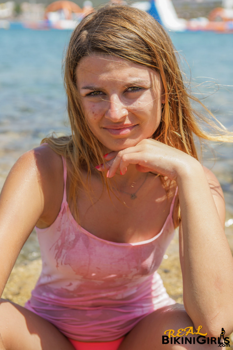 Kamila W - 19yo - Wet T-Shirt