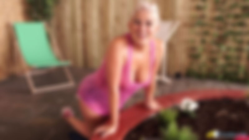 Lu Elissa "Cum In The Garden"