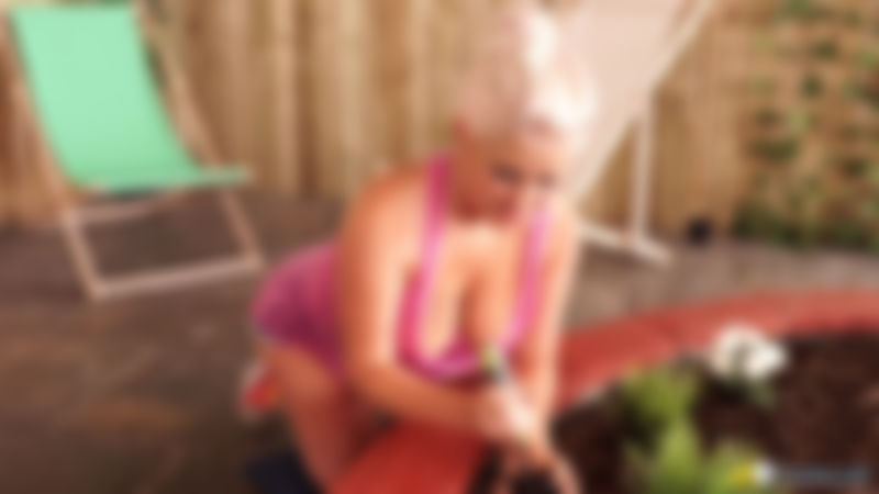 Lu Elissa "Cum In The Garden"