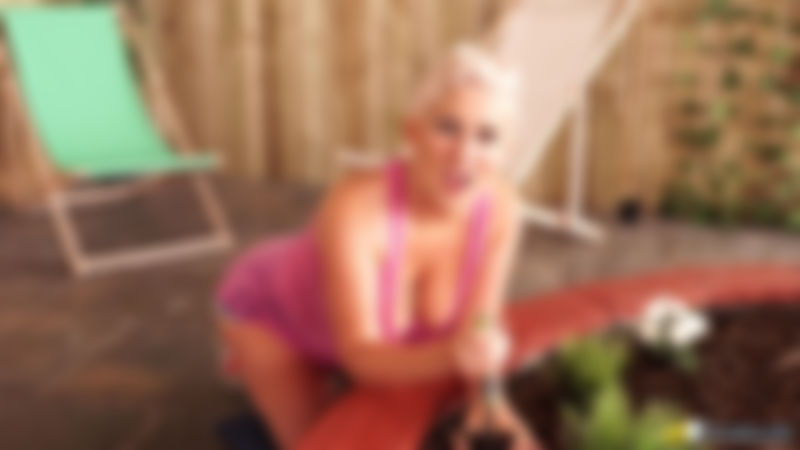 Lu Elissa "Cum In The Garden"