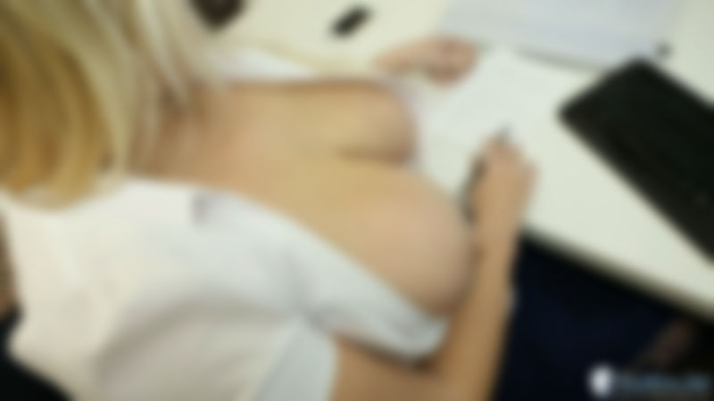 Ellie Roe "Cleavage Report"