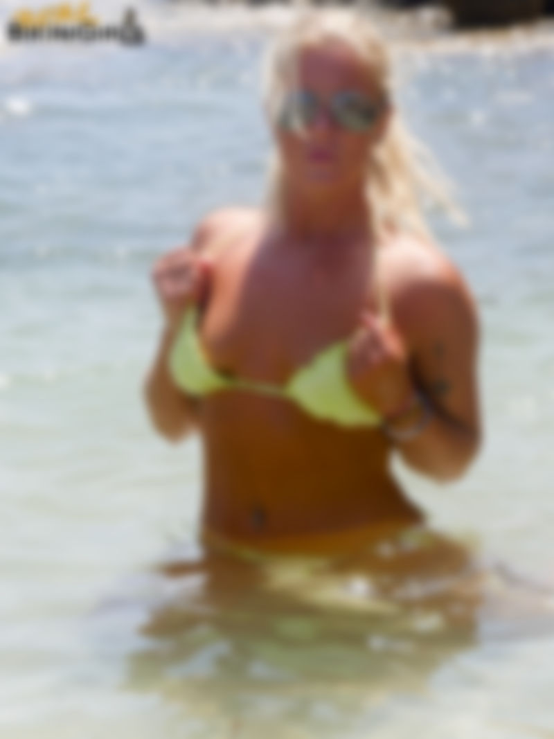 Louisa G – 22yo – In The Sea