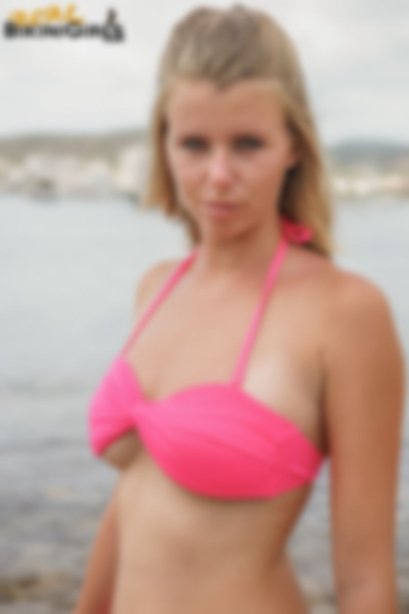 Fauve D – 23yo – Shawl Topless