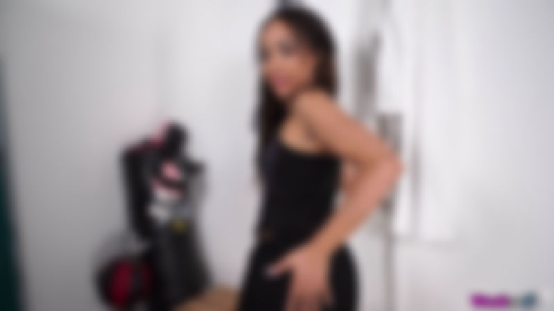 Kayla Louise "Pre-Workout Tease"