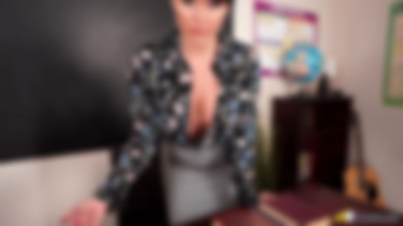 Shelly "Cleavage Obsession"