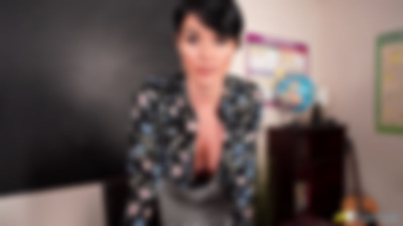 Shelly "Cleavage Obsession"