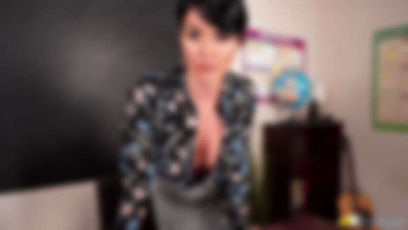 Shelly "Cleavage Obsession"