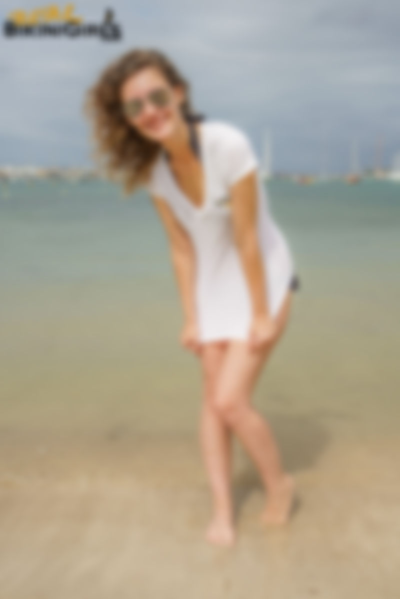 Ana S – 26yo - White T-Shirt