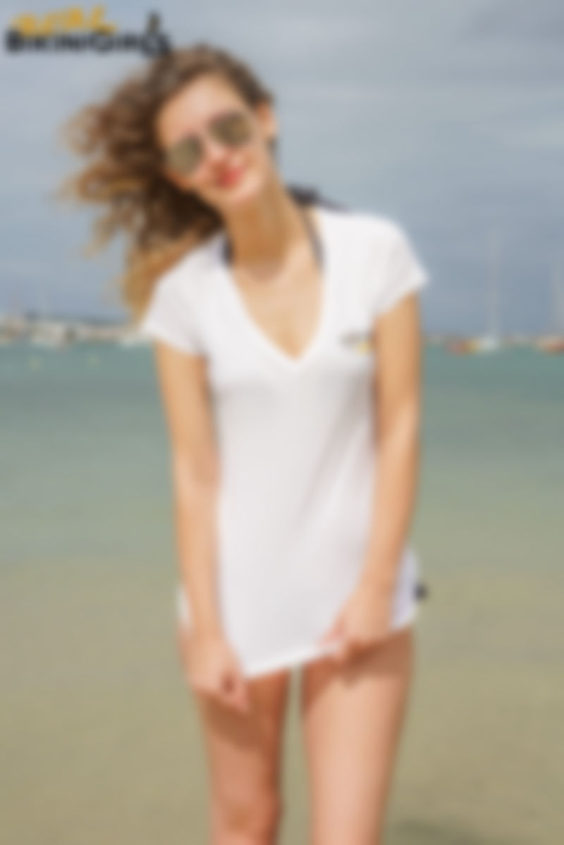Ana S – 26yo - White T-Shirt