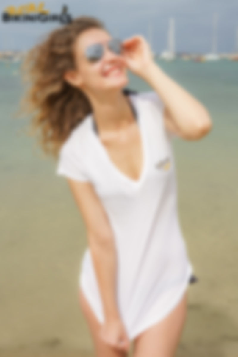 Ana S – 26yo - White T-Shirt