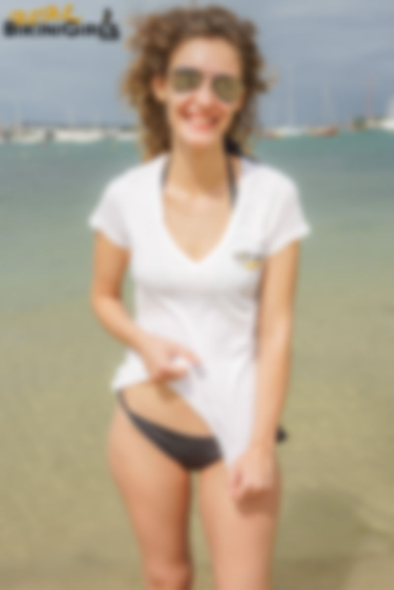 Ana S – 26yo - White T-Shirt