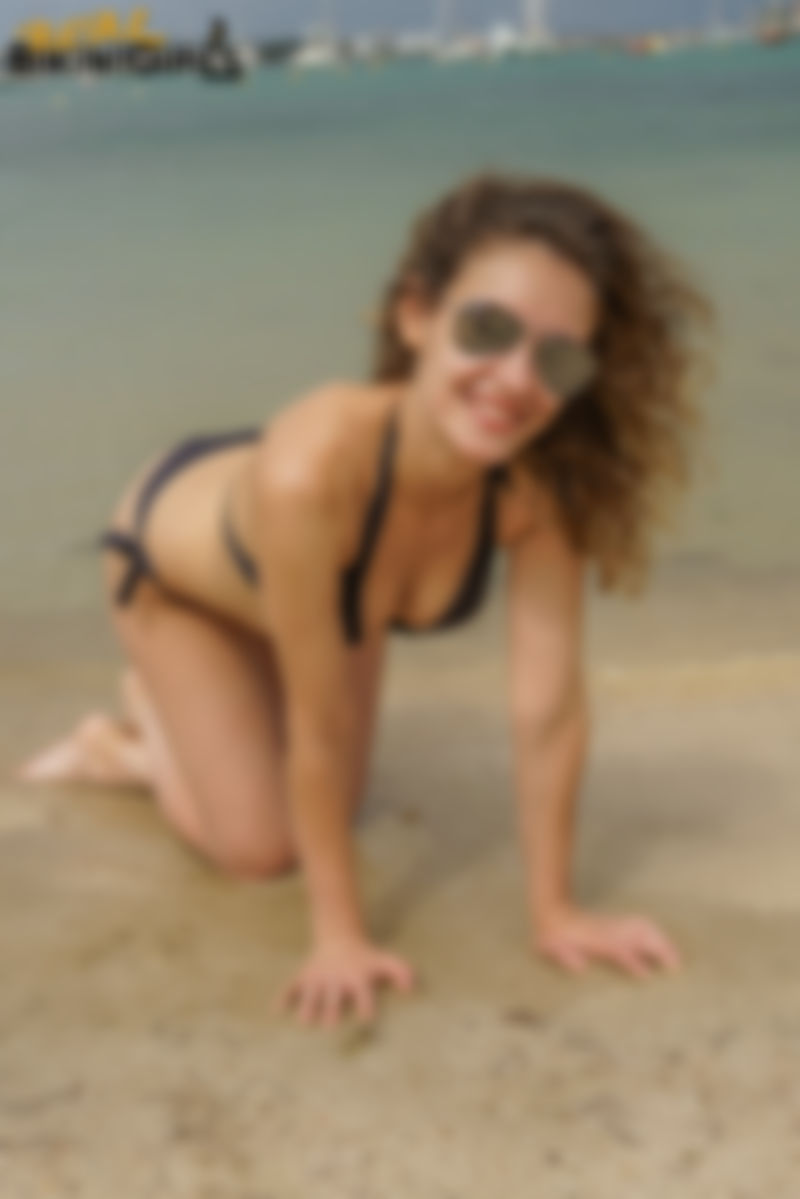 Ana S – 26yo - White T-Shirt