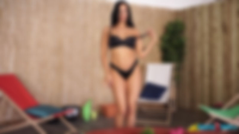 Kelli Smith "Under-Dressed"