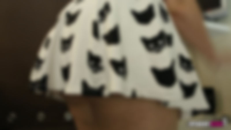 Ellie Roe "Upskirt Support"