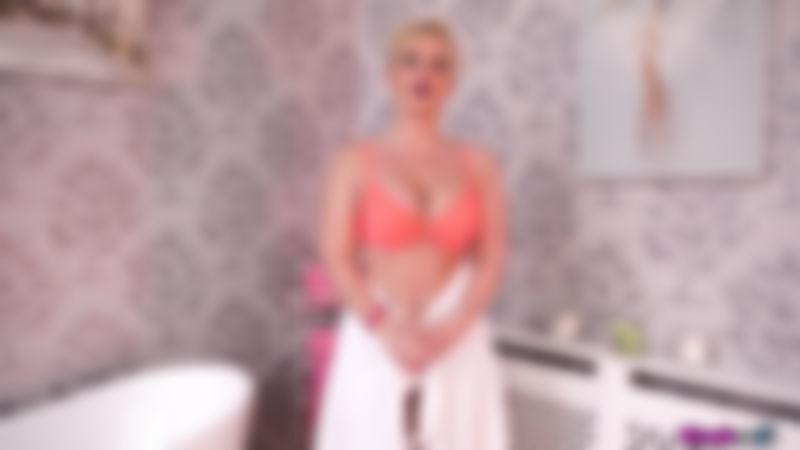 Nikki Lee "Red Light Green Light"