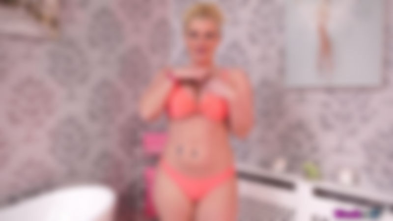 Nikki Lee "Red Light Green Light"