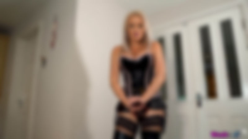 Frankie Babe "Worship My Cock"