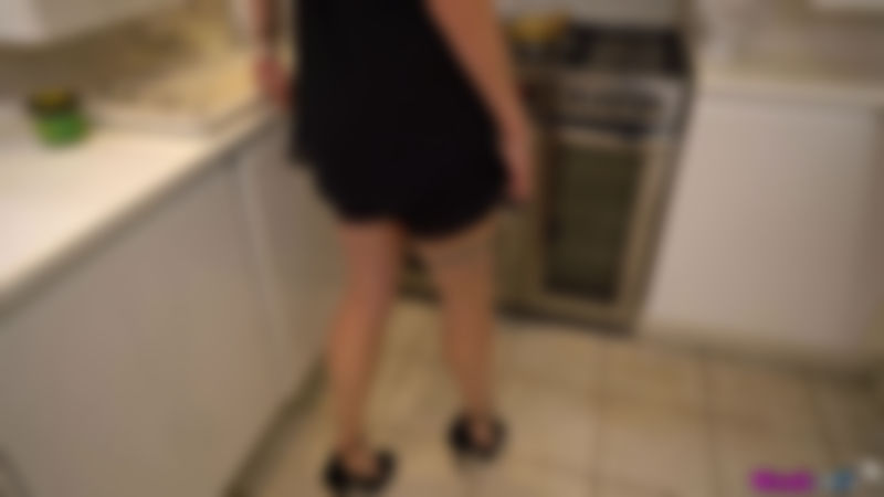 Auburn Fox "Kitchen Wank"