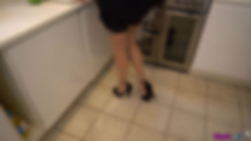 Auburn Fox "Kitchen Wank"