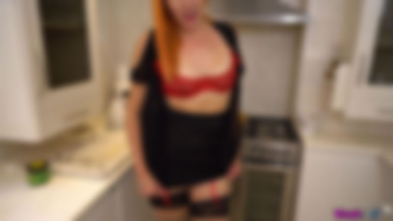 Auburn Fox "Kitchen Wank"