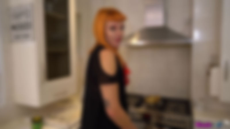 Auburn Fox "Kitchen Wank"