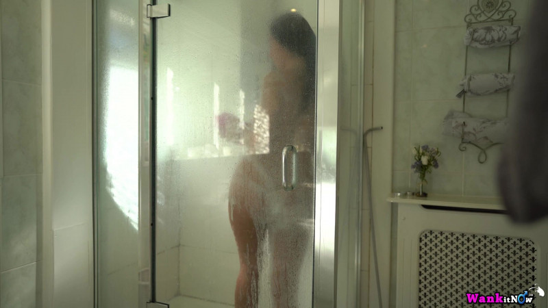 Luci Reign "Stepson Shower Perv"