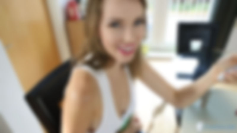 Hannah Z "Busty Bidder"