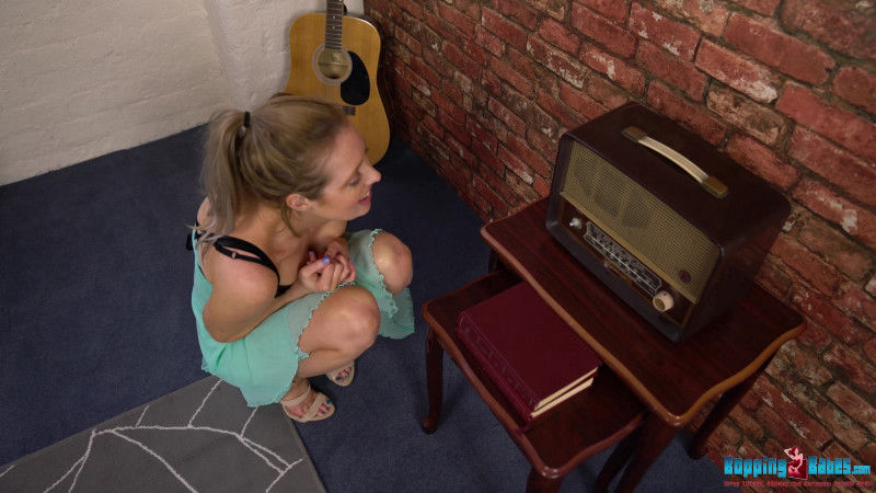 Jayne "Radio Striptease"