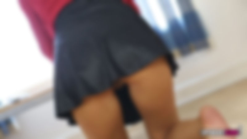 Bonnie "Upskirt Distraction"