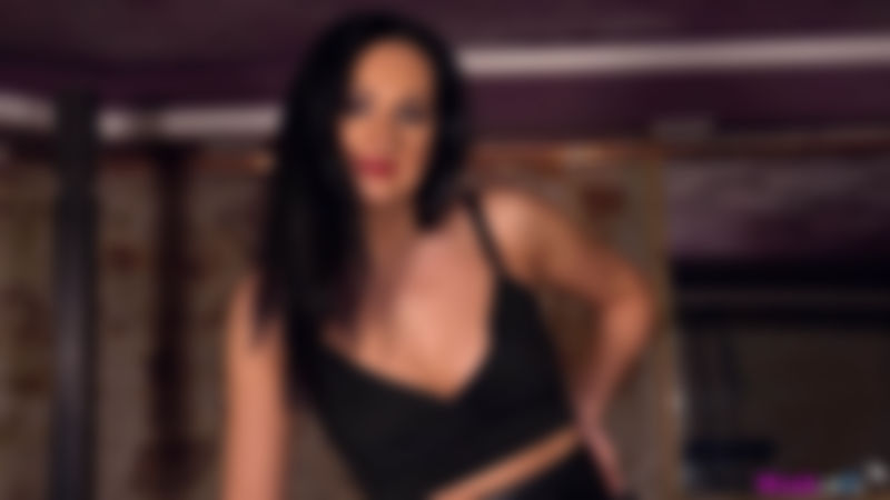 Bonnie "Worship Your Mistress"