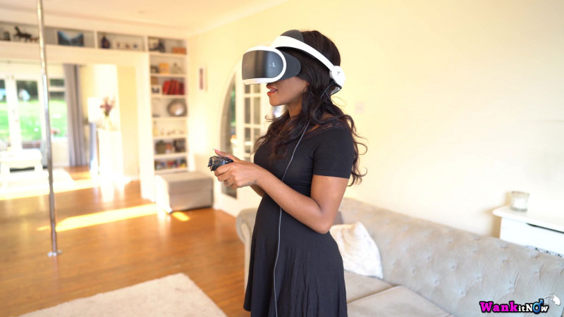 Kiki Minaj "VR Spy"