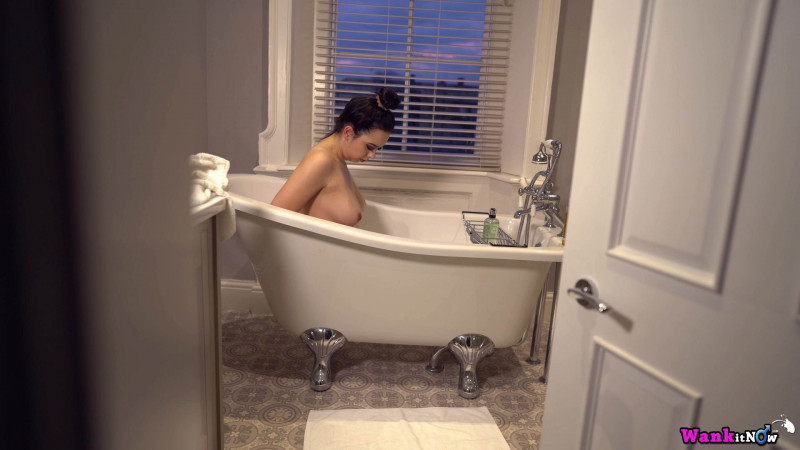 Alicia Katz "Bathroom Beauty"