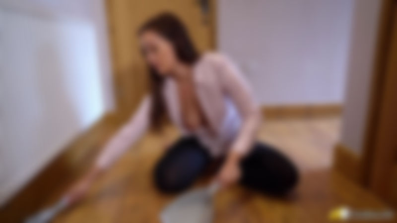 Cleavage Peek